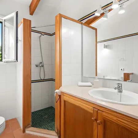 Bini Delfi * Sant Lluís