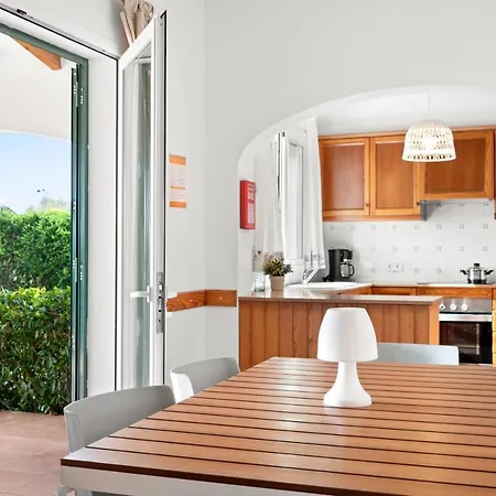 Bini Delfi Apartamento *